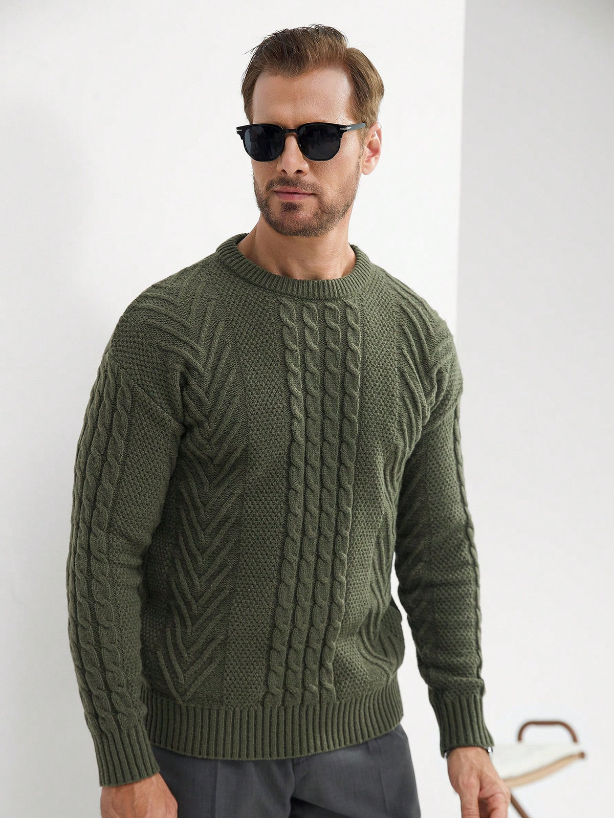 Men's Cable-Knit Crew Neck Jumper in Army Green