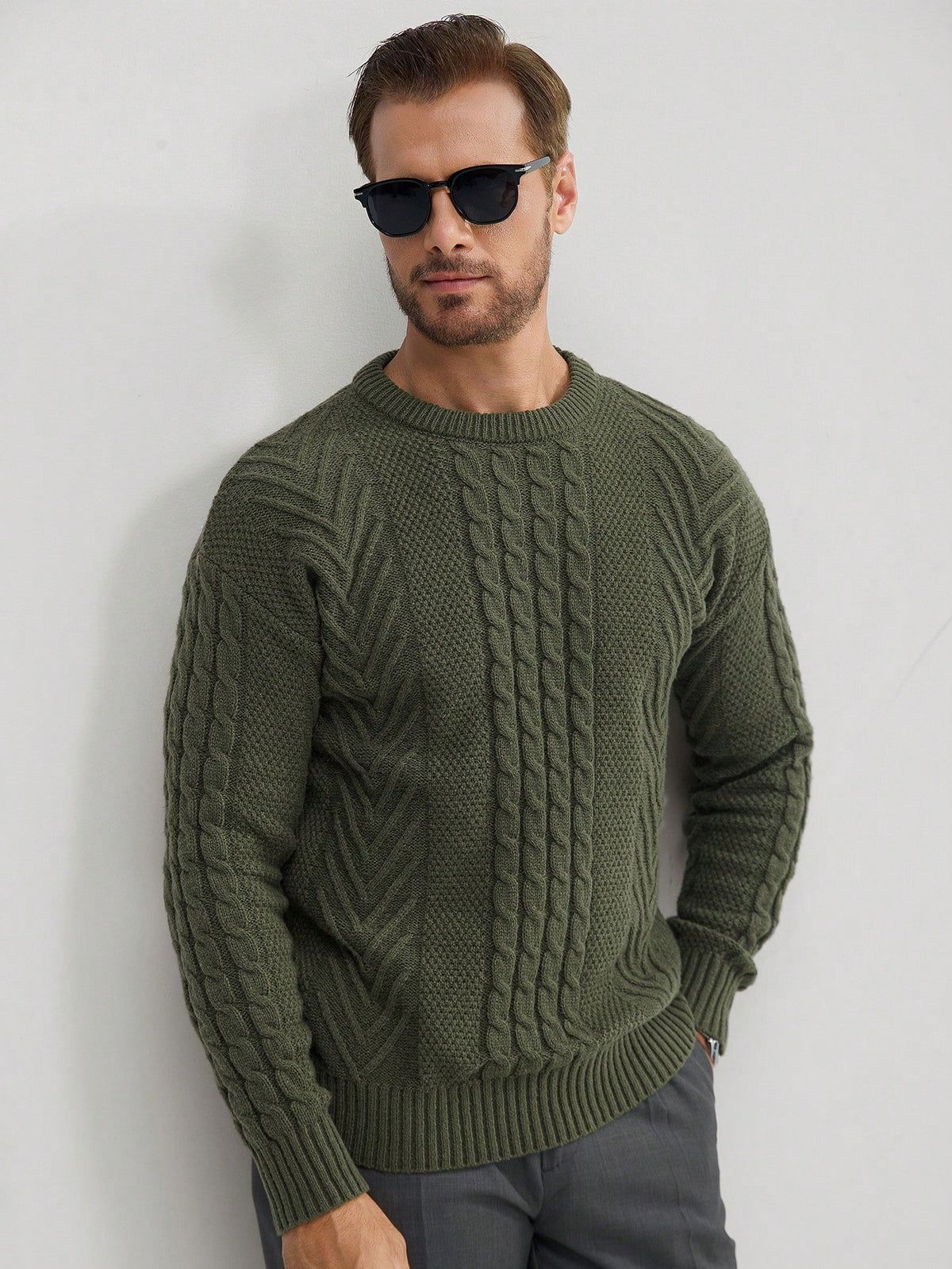 Men's Cable-Knit Crew Neck Jumper in Army Green