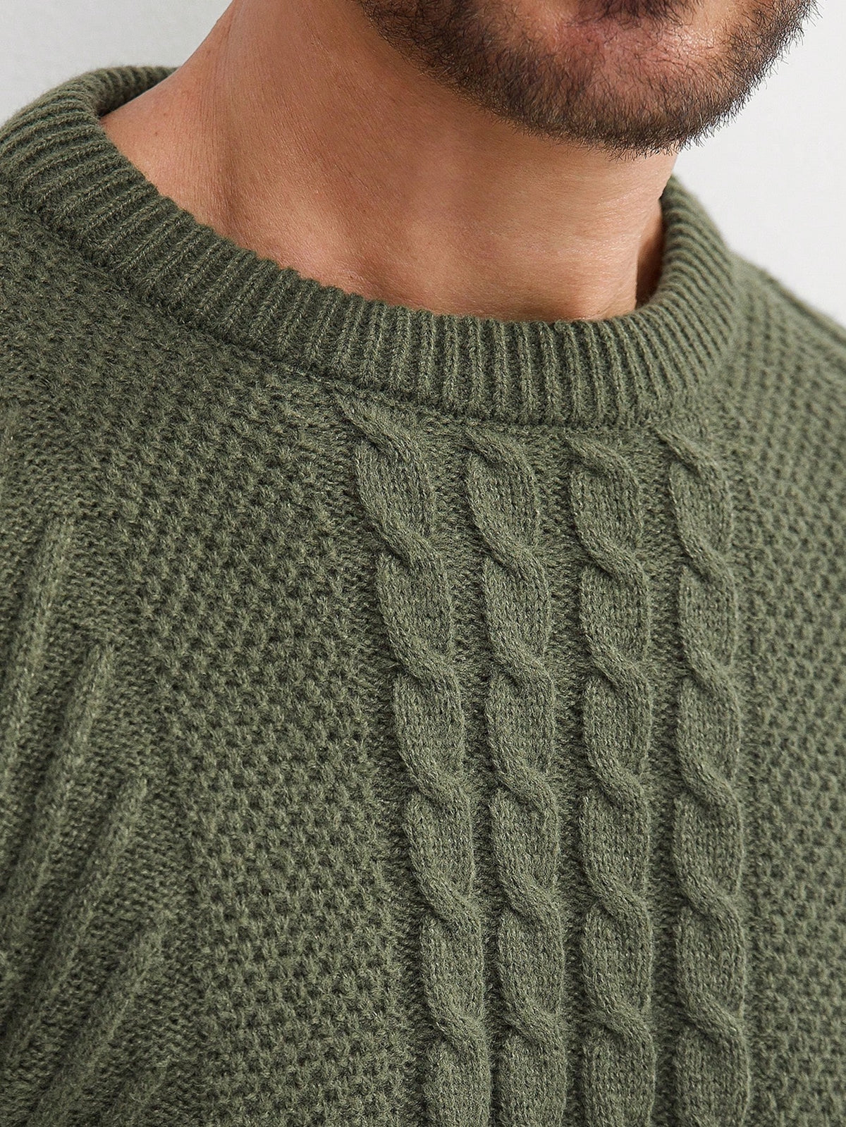 Men's Cable-Knit Crew Neck Jumper in Army Green